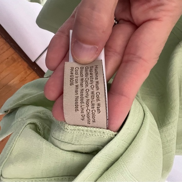 Paradise Collection 100% Silk Short Sleeve Button-Up Shirt – Light Green, XL - Picture 3 of 4